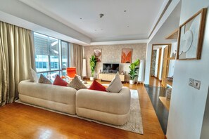 尊荣公寓, 城市景观 | 起居区 | 80-英寸智能电视（配备数码频道）