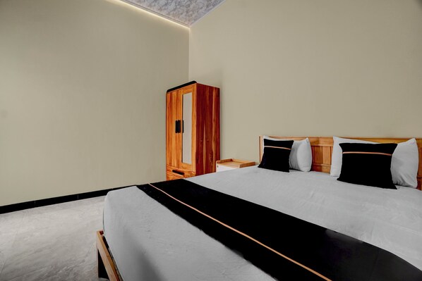 Deluxe Double Room | Free WiFi, bed sheets