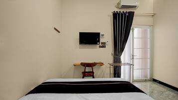 Free WiFi, bed sheets