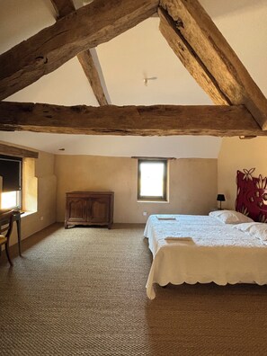 7 chambres, fer et planche à repasser, draps fournis