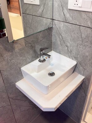 غرفة ديلوكس - بشرفة | حمام