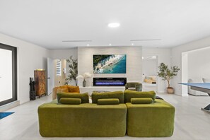 TV, fireplace, stereo, offices - Neon Palms Estate-Pool-Pickleball Court (Miami)