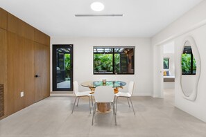 Dining - Neon Palms Estate-Pool-Pickleball Court (Miami)