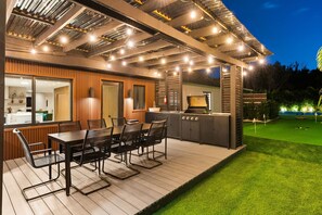 Outdoor dining - Neon Palms Estate-Pool-Pickleball Court (Miami)