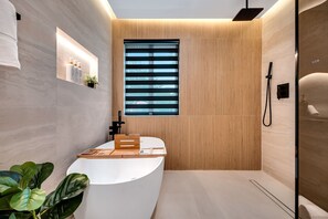 Shower, hair dryer, towels, shampoo - 7BR Private Estate w/ Pool, Spa, Waterslide & Go-Karts (Miami)