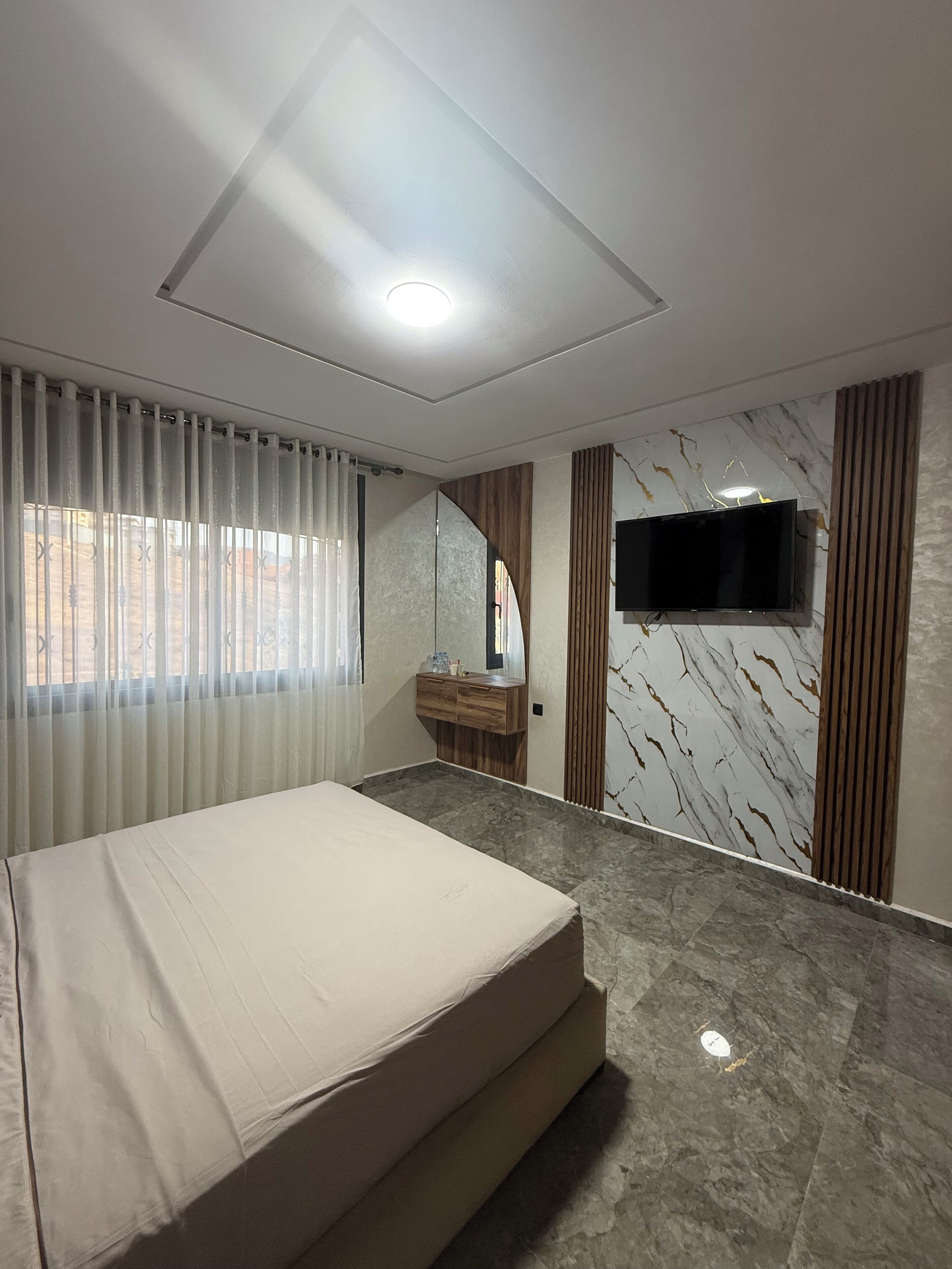 4 bedrooms, internet, bed sheets