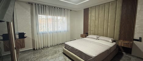 4 bedrooms, internet, bed sheets