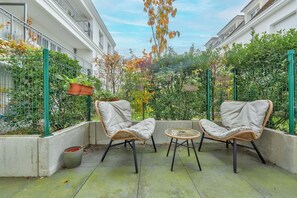 Terrace/patio - Nice 1BR flat with lovely terrace and parking (Rueil-Malmaison)