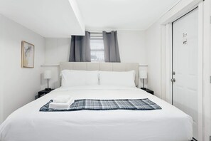 Iron/ironing board, travel crib, WiFi, bed sheets - King Beds_Walk to Shops Restos (Lee's Summit)