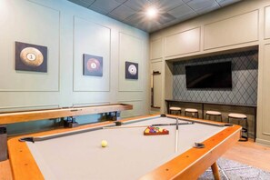 Games room - Sleeps 5_2BR_Pool_Free Parking_World cup ready! (Overland Park)