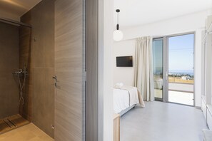 Superior Villa, Sea View | Bathroom | Shower, towels, soap, shampoo