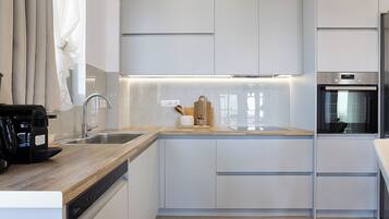 Superior Villa, Sea View | Private kitchen