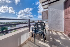 Property grounds - Paradise Apartment – Sea View, Shared Pool & Tennis (Costa Teguise)