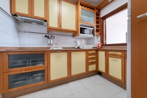 Fridge, microwave, dishwasher, coffee/tea maker - Paradise Apartment – Sea View, Shared Pool & Tennis (Costa Teguise)