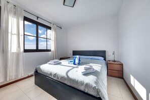2 bedrooms, desk, iron/ironing board, travel crib - Paradise Apartment • Pool & Tennis • LVH (Costa Teguise)