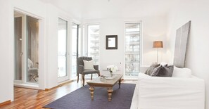 Apartment, 1 Bedroom, Accessible, Smoking | Living room