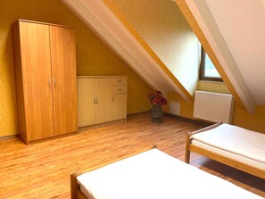 4 dormitorios, tabla de planchar con plancha, wifi y ropa de cama