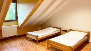 4 Schlafzimmer, BĂŒgeleisen/BĂŒgelbrett, WLAN, BettwĂ€sche