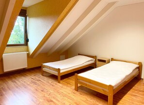 4 Schlafzimmer, BĂŒgeleisen/BĂŒgelbrett, WLAN, BettwĂ€sche
