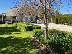 Property grounds - Sunset Sanctuary: Waterfront Home with Balcony and Patio (Clarence Point)