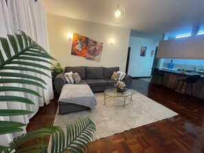 TV - Beautiful Afro-inspired 1-bedroom 1.5 bathroom apartment in Westlands Nairobi (Nairobi)