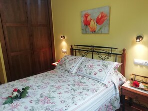 1 bedroom, Internet, bed sheets - La Viña Rural Apartments (Apartment number 4) (Cangas de Onís)