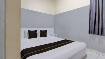 Standard Double Room | Free WiFi, bed sheets