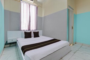 Free WiFi, bed sheets - OYO 94919 Nay Guesthouse Dan Kost (Surakarta)
