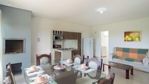 Ảnh chưa phân loại, 3 trong số 6 ảnh, nút