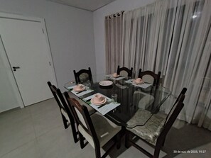Basic Apartment | Dining
