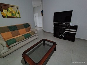 Basic Apartment | Living area