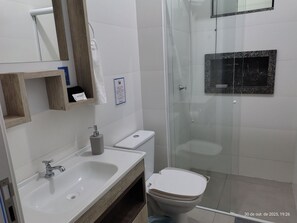 Basic Apartment | Bathroom