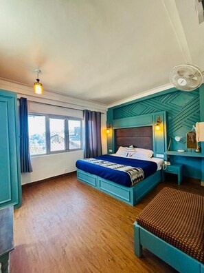 Desk, laptop workspace, free WiFi - Clouddeck by Mussoorie International (Mussoorie)