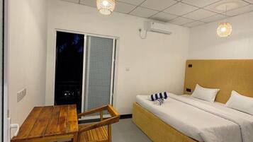 Habitación doble Deluxe, vista al jardín | Wifi gratis