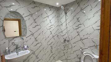 Doccia, carta igienica