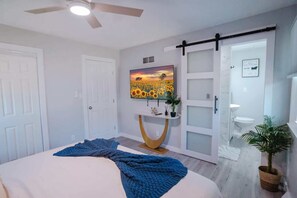 Travel crib, WiFi, bed sheets