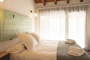 4 habitaciones, tabla de planchar con plancha, wifi y ropa de cama 