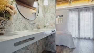 4 slaapkamers, een strijkplank/strijkijzer, wifi, beddengoed