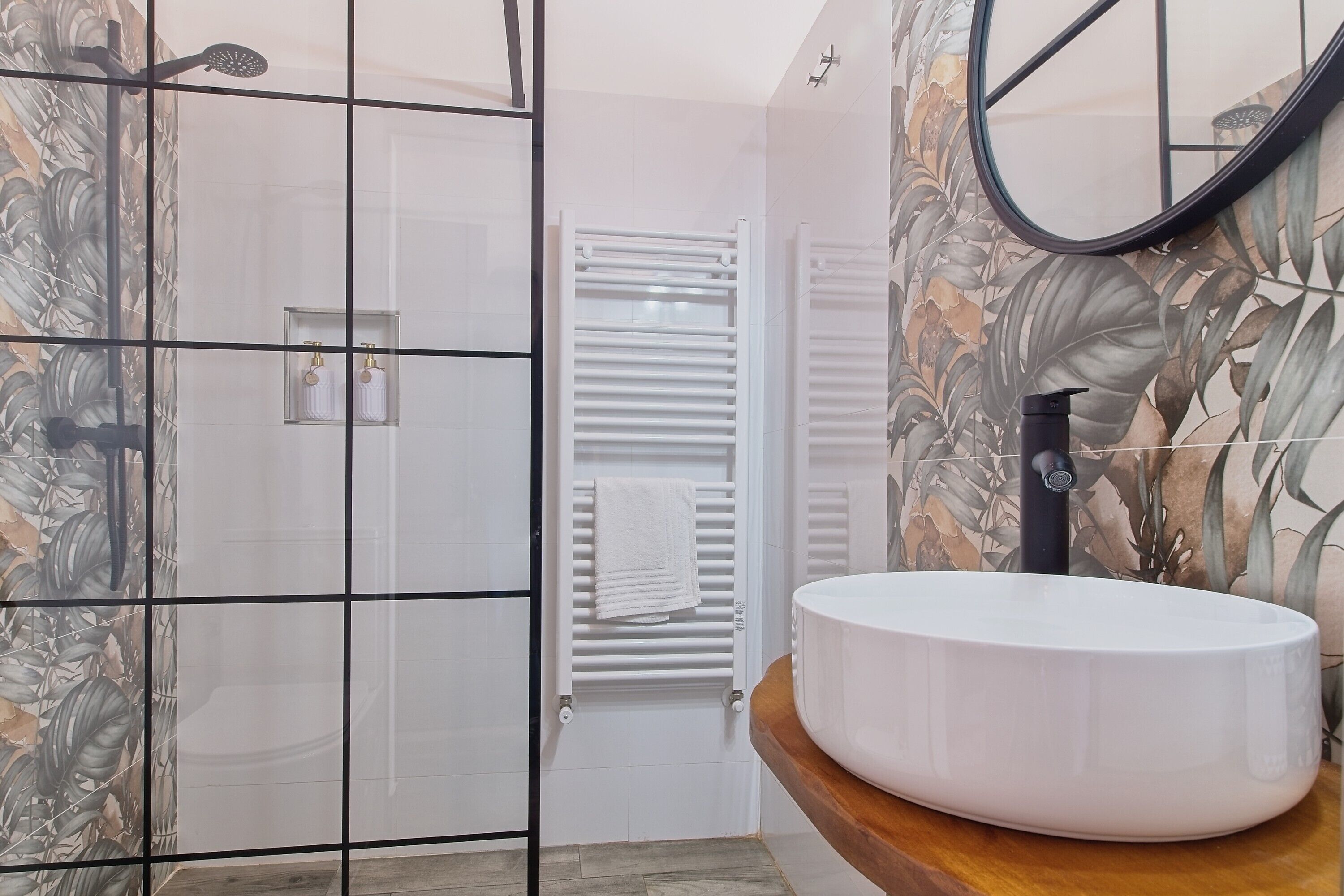 Een douche, een haardroger, handdoeken