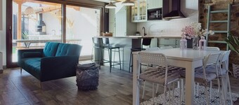 Holiday Home 'Con Encanto' with Private Garden, Balcony and Wi-Fi