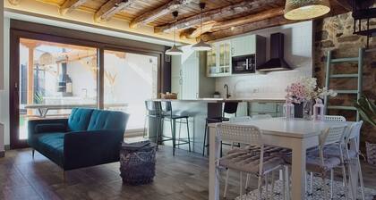 Holiday Home 'Con Encanto' with Private Garden, Balcony and Wi-Fi