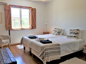 4 habitaciones, tabla de planchar con plancha y wifi gratis 