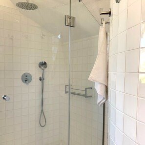 Shower, hair dryer, towels - VV Beautiful Villa w/pool | A/C | VILAMOURA! (Quarteira)