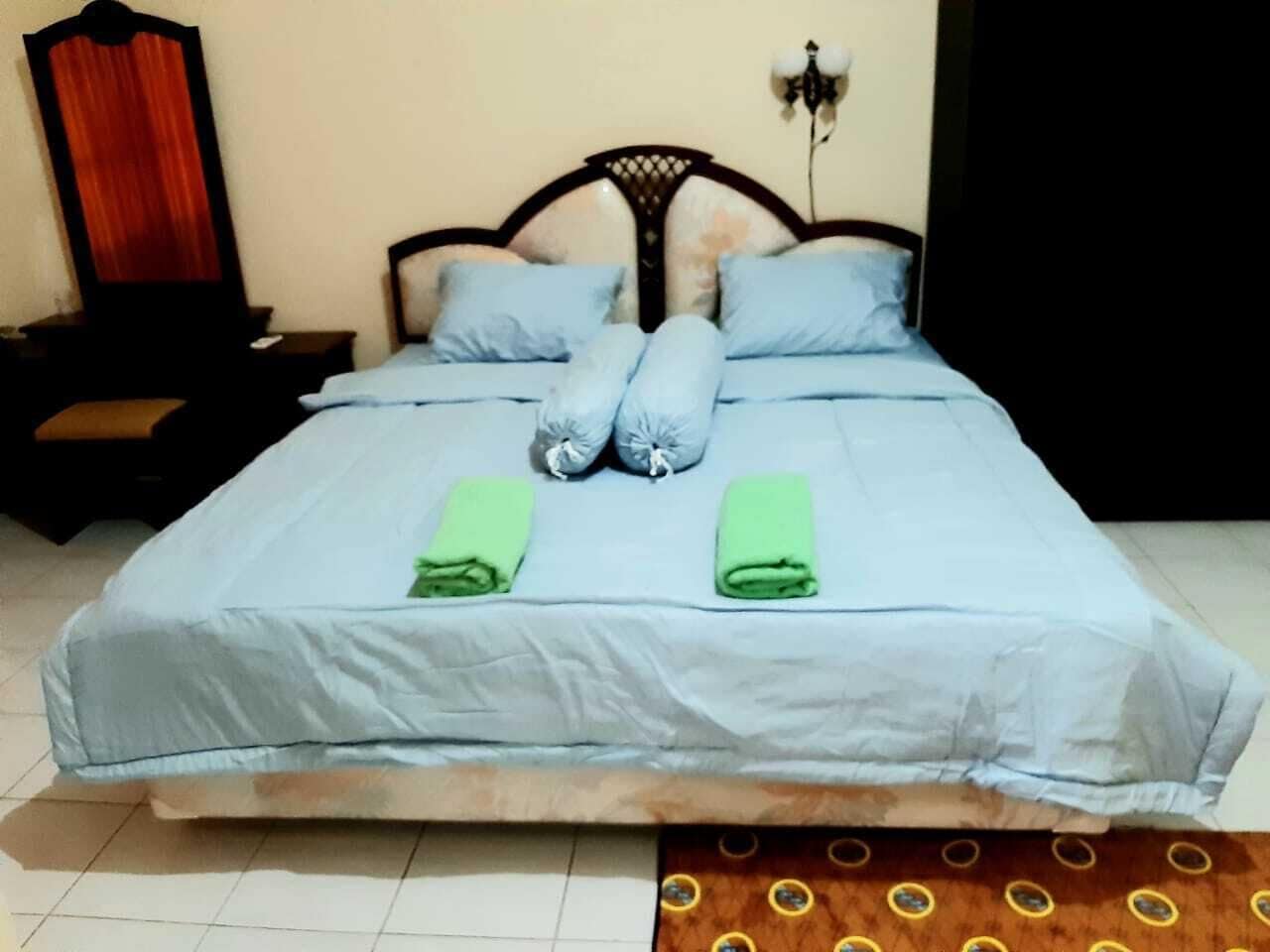 Free WiFi, bed sheets