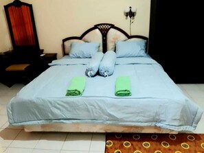 Free WiFi, bed sheets