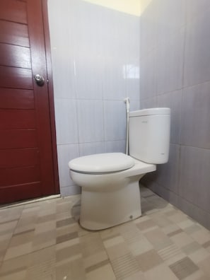 Standard Double Room | Bathroom | Shower, towels, soap, shampoo