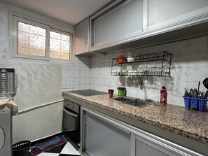 ثلاجة، ميكروويف، فرن، موقد طهي مسطح