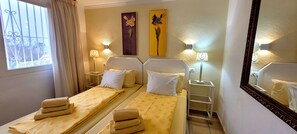 2 chambres, fer et planche à repasser, Wi-Fi, draps fournis