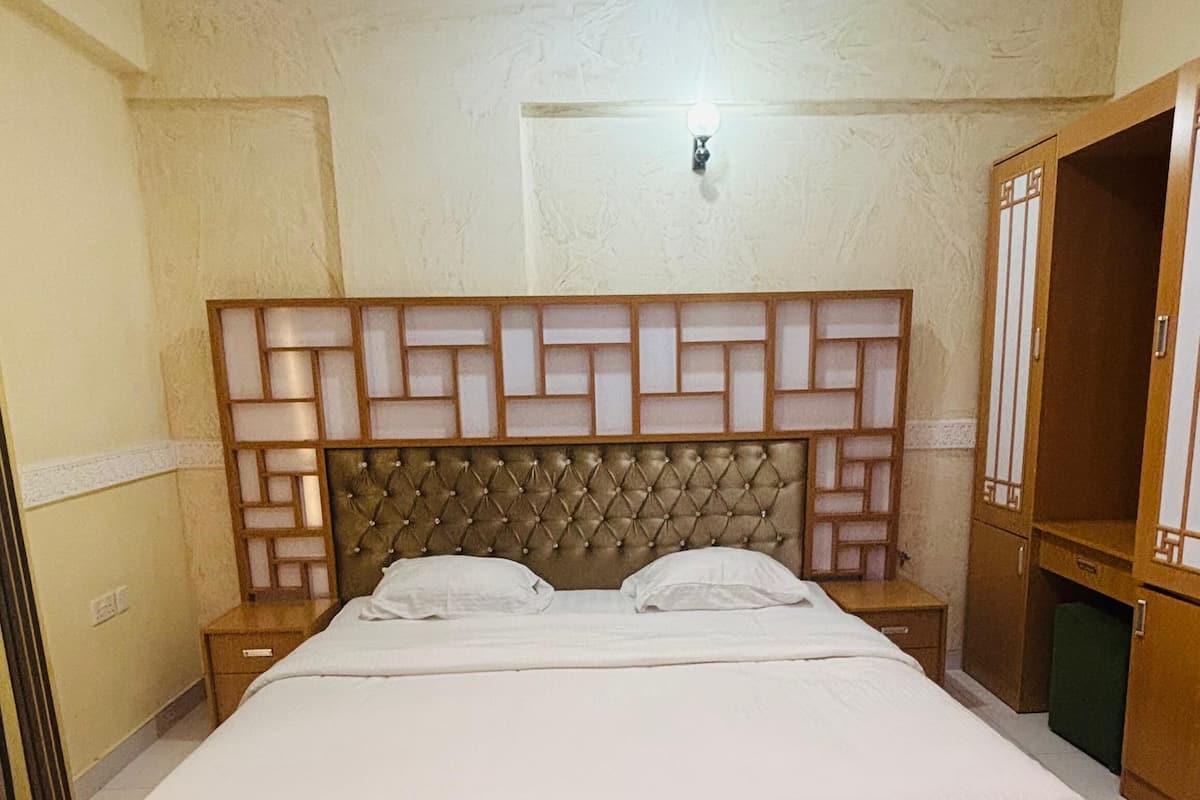 Habitación doble estándar, vista a la ciudad | Wifi gratis