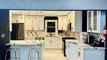 微波炉、烤箱、炉灶、洗碗机